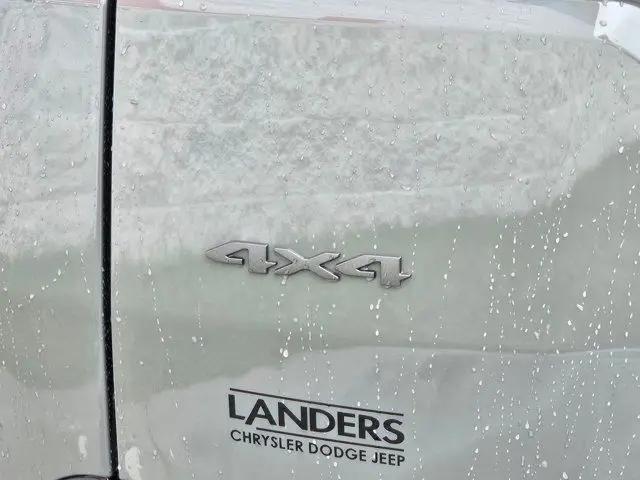 2026 Jeep Cherokee Laredo 4x4
