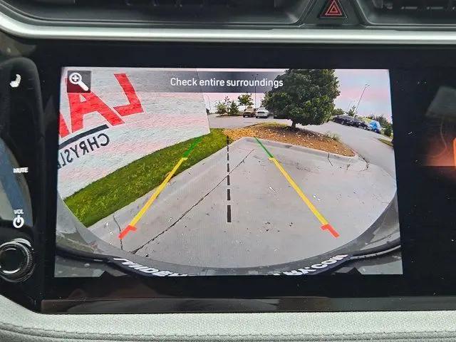 2026 Jeep Cherokee Laredo 4x4