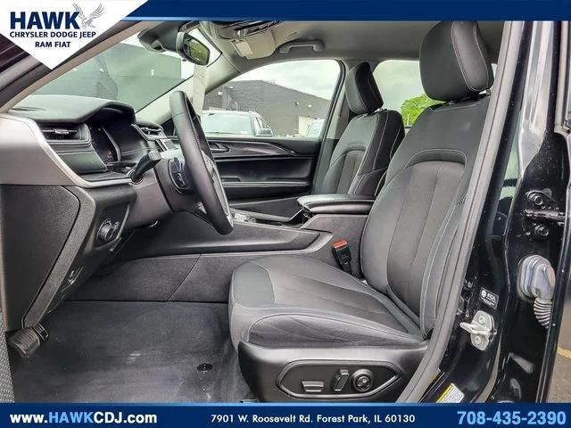 2023 Jeep Grand Cherokee Laredo 4x4