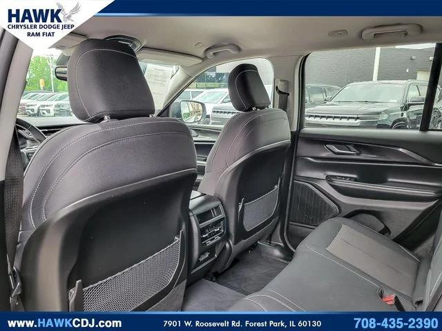 2023 Jeep Grand Cherokee Laredo 4x4