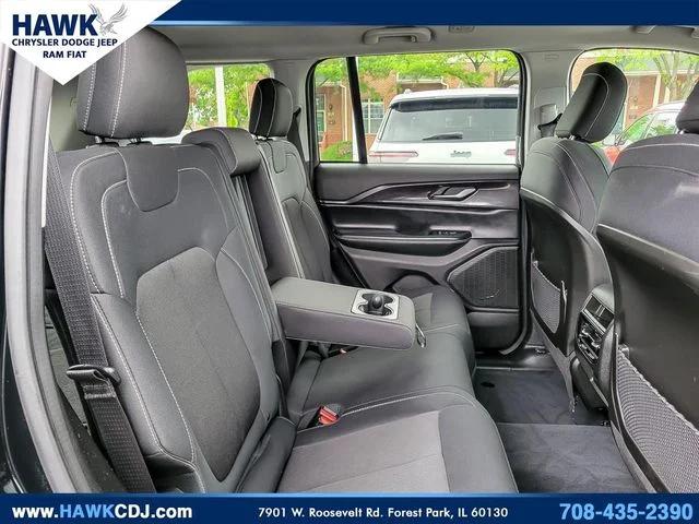 2023 Jeep Grand Cherokee Laredo 4x4
