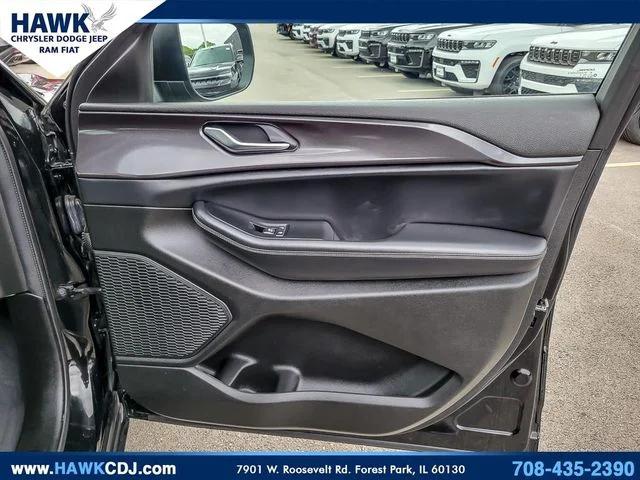 2023 Jeep Grand Cherokee Laredo 4x4