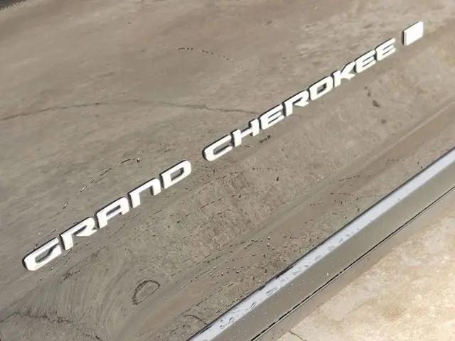 2021 Jeep Grand Cherokee Laredo 4x2