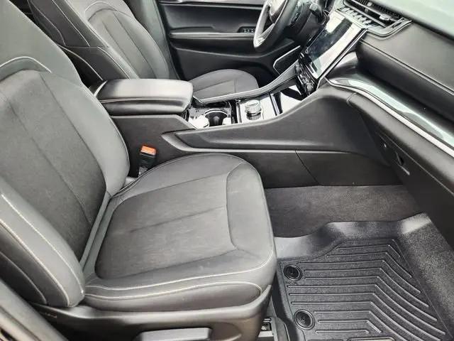 2021 Jeep Grand Cherokee Laredo 4x2