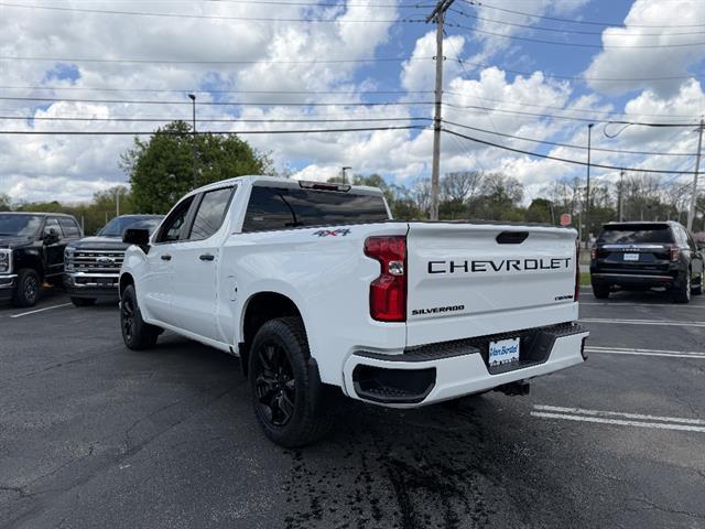 2021 Chevrolet Silverado 1500 4WD Crew Cab Short Bed Custom