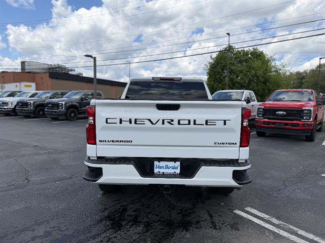 2021 Chevrolet Silverado 1500 4WD Crew Cab Short Bed Custom