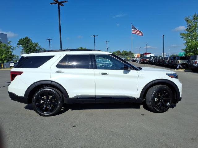 2024 Ford Explorer ST-Line