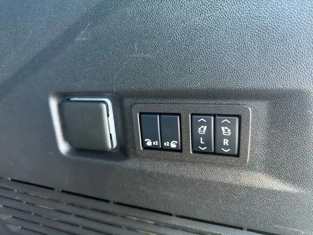 2025 GMC Yukon 4WD Denali