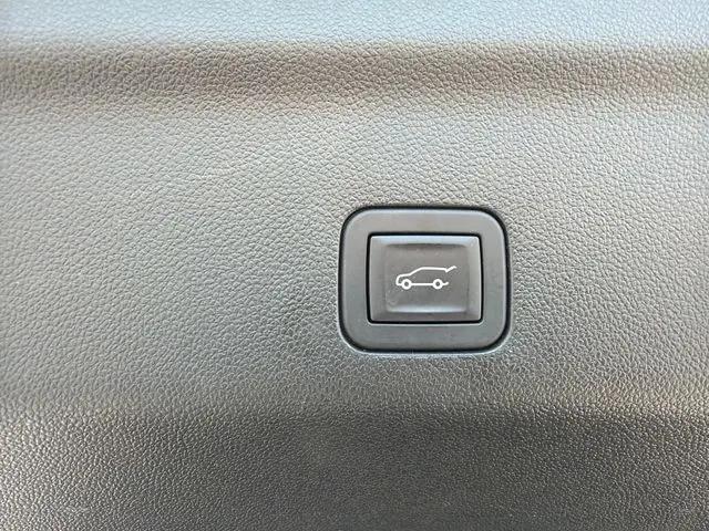 2025 GMC Yukon 4WD Denali