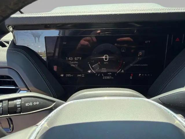 2025 GMC Yukon 4WD Denali