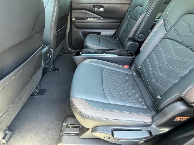 2024 Nissan Pathfinder Platinum 4WD