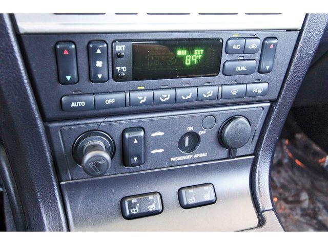 2004 Ford Thunderbird Base