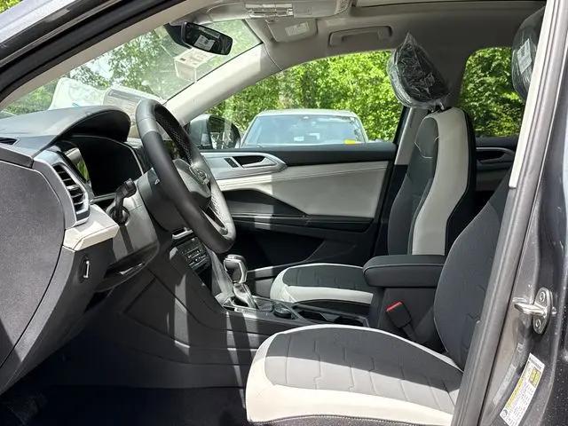2026 Volkswagen Taos SE