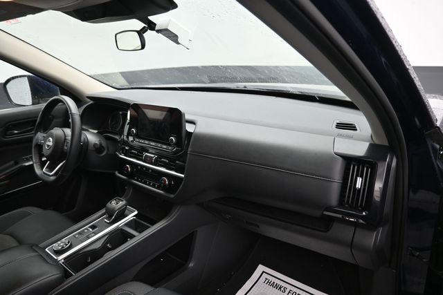 2025 Nissan Pathfinder SV 4WD