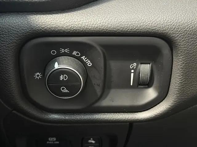 2024 Ram 1500 Big Horn Crew Cab 4x4 5'7" Box