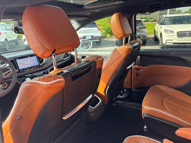 2024 Chrysler Pacifica Pinnacle AWD