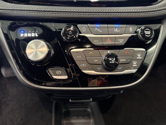 2027 Chrysler Pacifica PACIFICA SELECT AWD