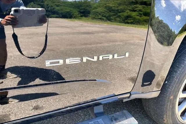 2021 GMC Canyon 4WD Crew Cab Short Box Denali
