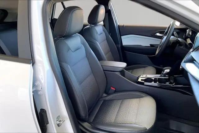 2025 Chevrolet Trax FWD LT
