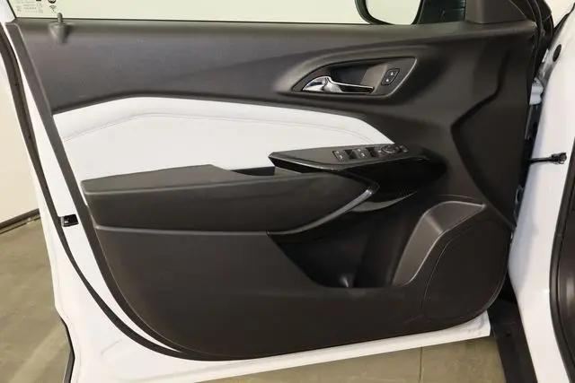 2025 Chevrolet Trax FWD LT