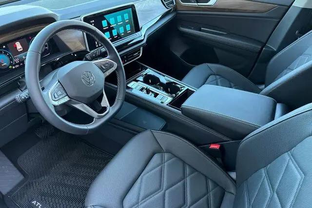 2026 Volkswagen Atlas SE with Technology