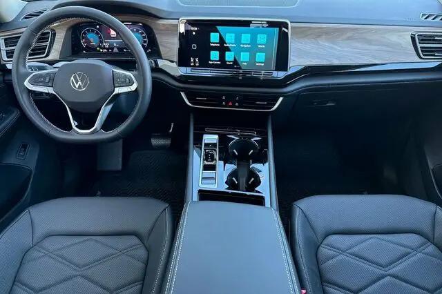2026 Volkswagen Atlas SE with Technology