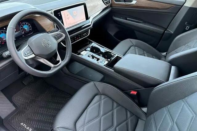 2026 Volkswagen Atlas SE with Technology