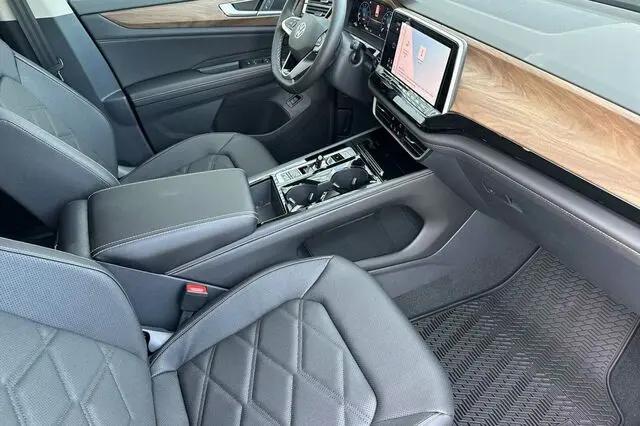 2026 Volkswagen Atlas SE with Technology