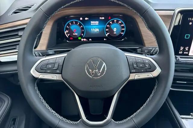2026 Volkswagen Atlas SE with Technology