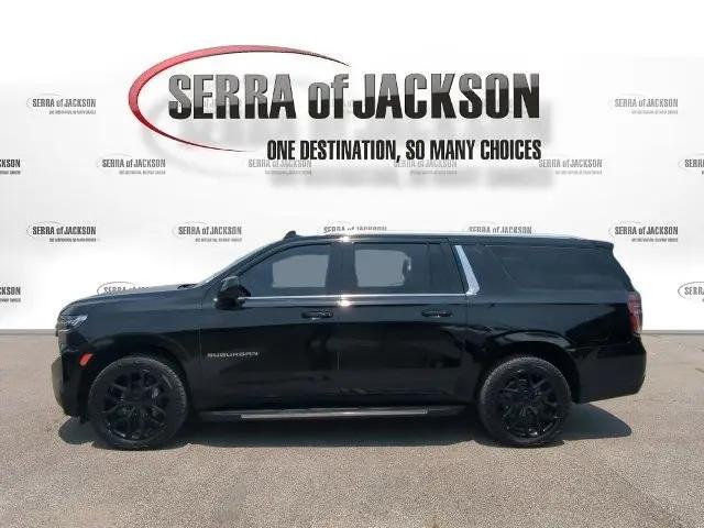 2023 Chevrolet Suburban 4WD LT