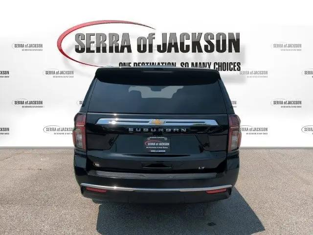2023 Chevrolet Suburban 4WD LT