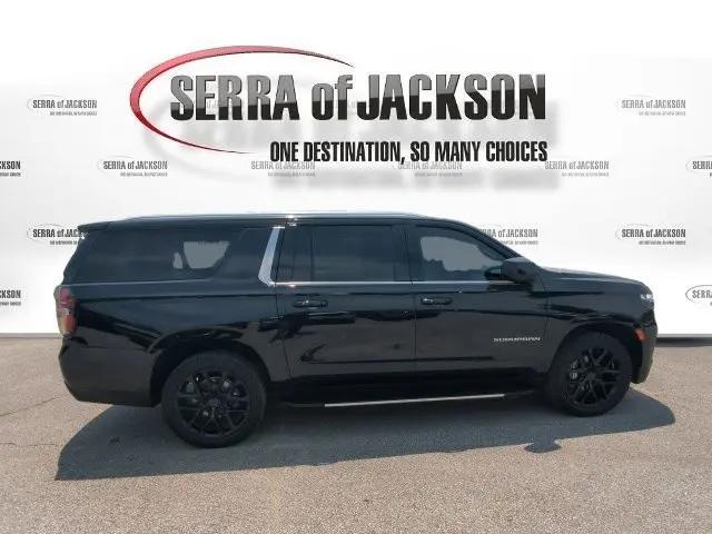2023 Chevrolet Suburban 4WD LT
