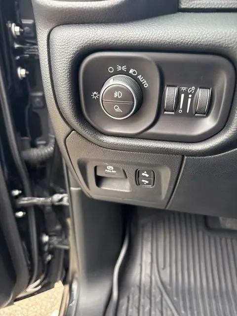 2019 Ram 1500 Laramie Crew Cab 4x4 5'7" Box