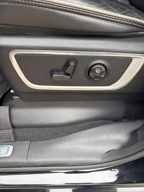 2019 Ram 1500 Laramie Crew Cab 4x4 5'7" Box