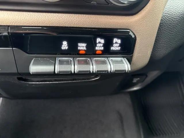2019 Ram 1500 Laramie Crew Cab 4x4 5'7" Box