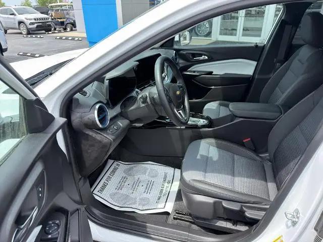 2025 Chevrolet Trax FWD LT