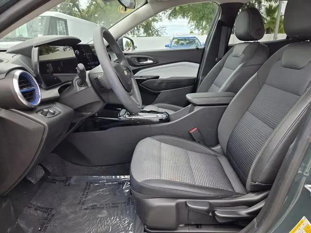 2025 Chevrolet Trax FWD LT