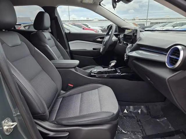 2025 Chevrolet Trax FWD LT