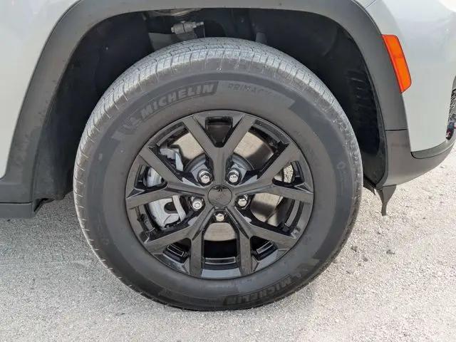 2025 Jeep Grand Cherokee L Altitude 4x4