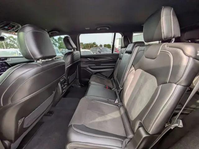 2025 Jeep Grand Cherokee L Altitude 4x4