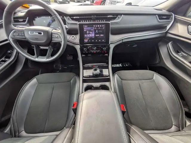 2025 Jeep Grand Cherokee L Altitude 4x4