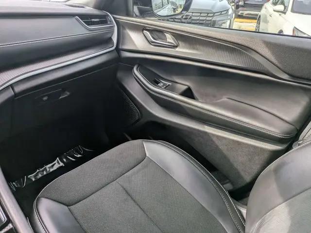 2025 Jeep Grand Cherokee L Altitude 4x4