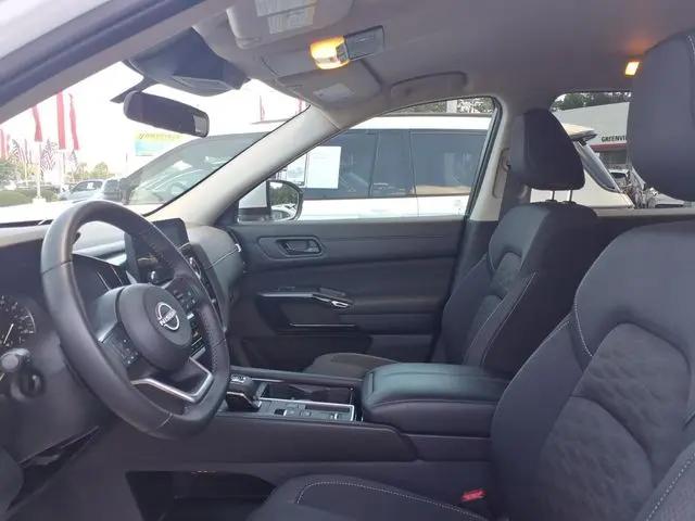2025 Nissan Pathfinder SV FWD