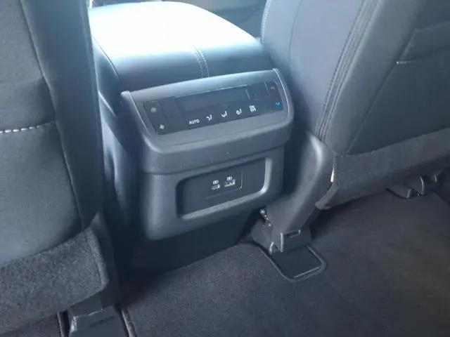 2025 Nissan Pathfinder SV FWD
