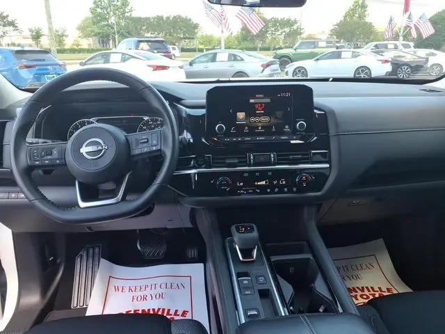 2025 Nissan Pathfinder SV FWD