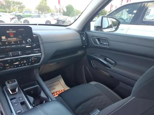 2025 Nissan Pathfinder SV FWD
