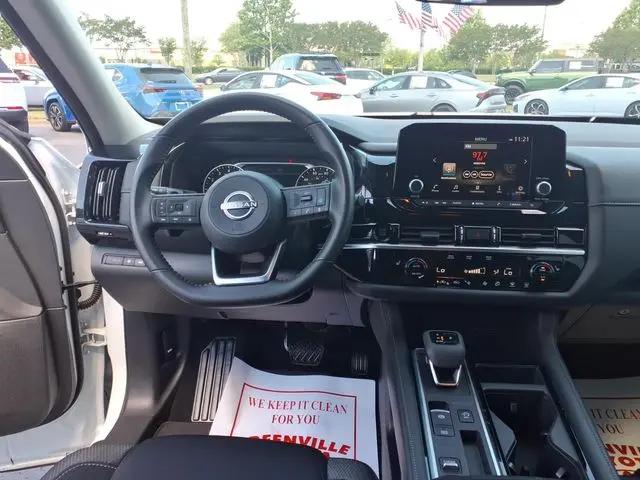 2025 Nissan Pathfinder SV FWD