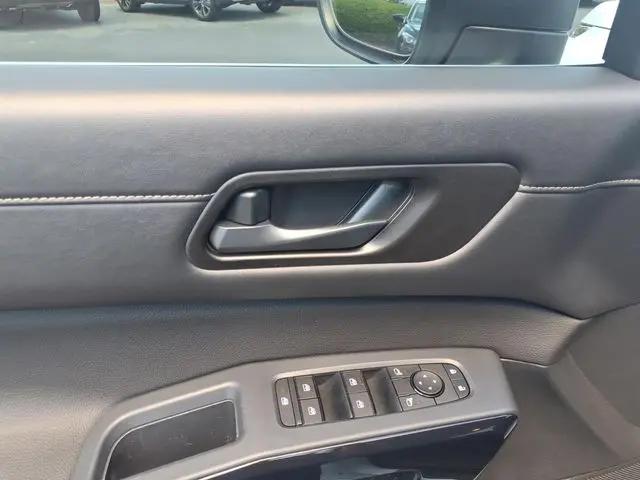 2025 Nissan Pathfinder SV FWD