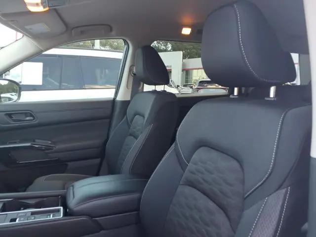 2025 Nissan Pathfinder SV FWD