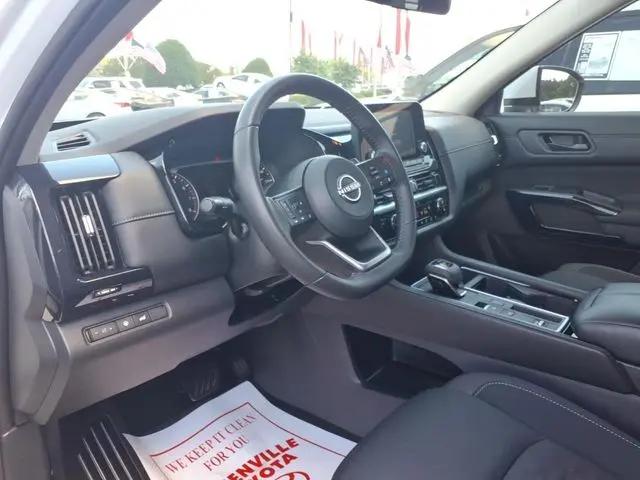 2025 Nissan Pathfinder SV FWD